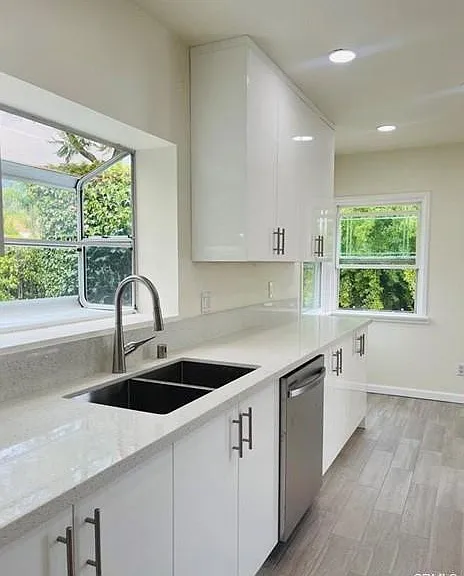 1422 Spazier Ave — Photo 6