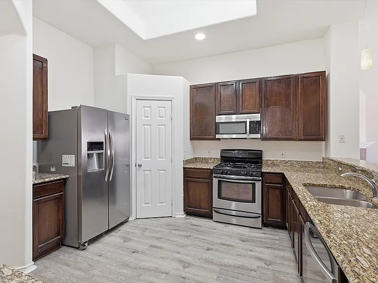 5625 Overland Dr — Photo 20