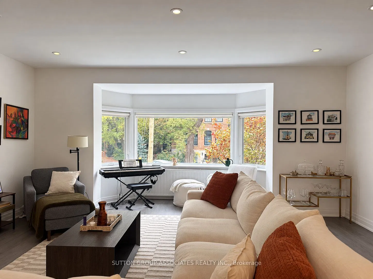 3 bed, $4,400 — Photo 2