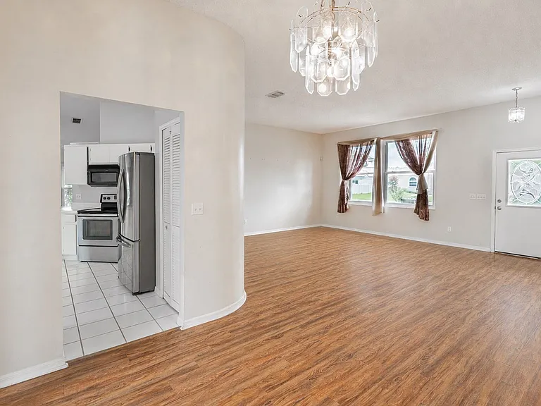 10435 Crestfield Dr — Photo 6