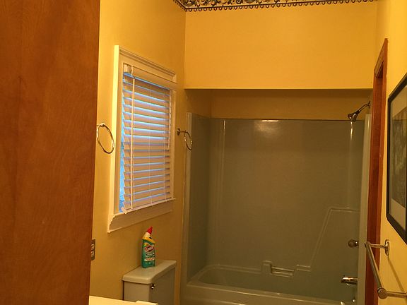 upstairs bath off master bed