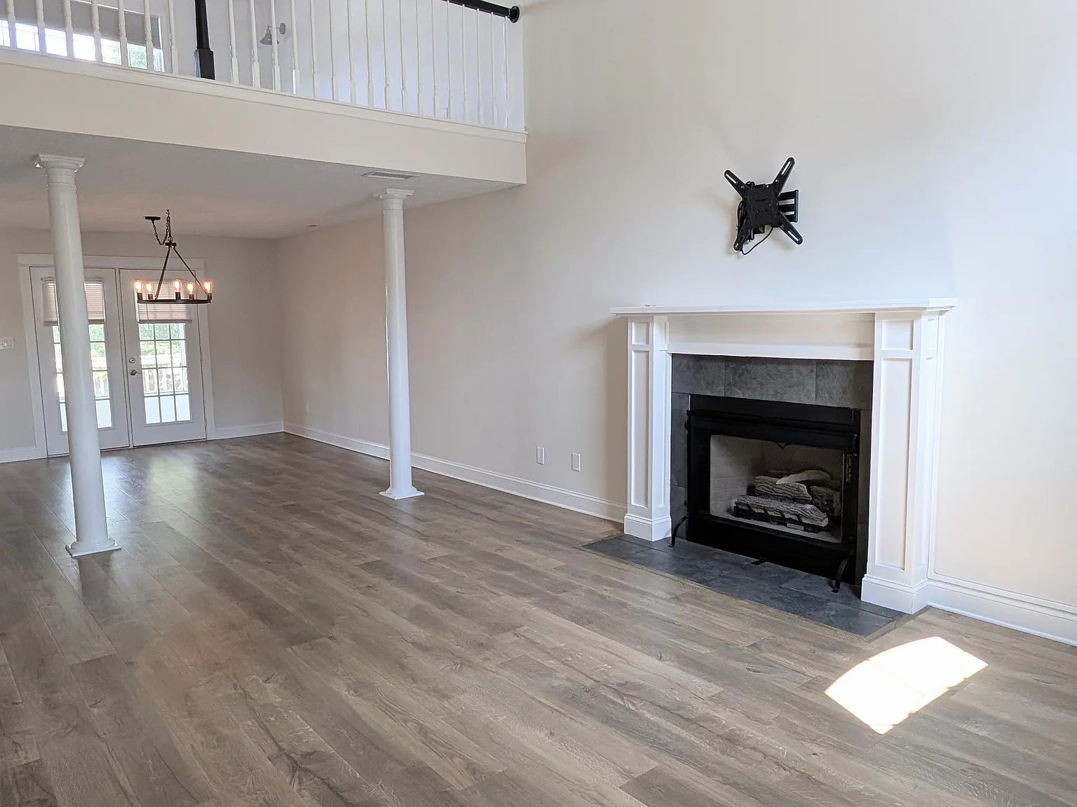 3 bed, 2.5 bath, 2086 sqft, $2,650 — Photo 2