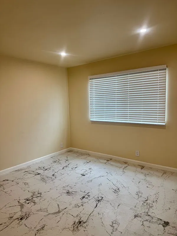 3 bed, 2.5 bath, 1024 sqft, $3,150 — Photo 4