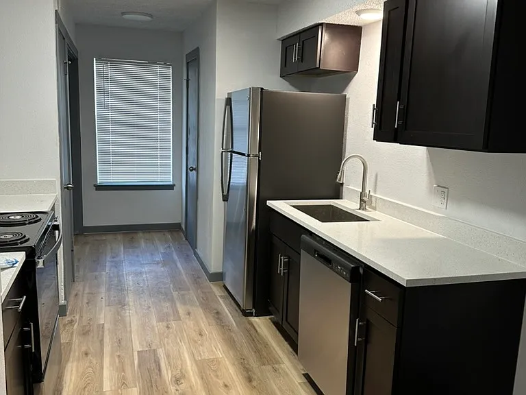 2211 E 67th St #1407 — Photo 4