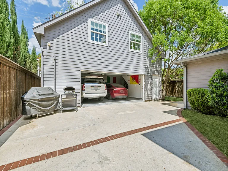 4556 Belclaire Ave — Photo 48