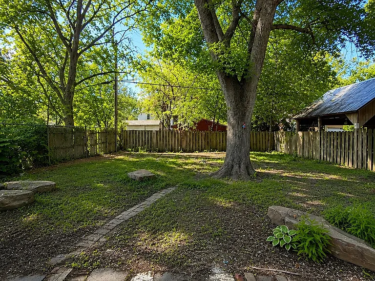 2002 Valentine Ave #2 — Photo 37