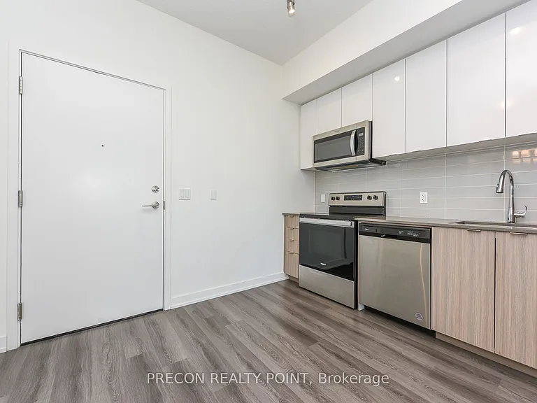 859 The Queensway N #212 — Photo 12