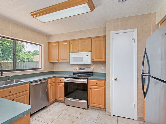 2nd image of 5104 Essex Forge Ct