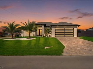 1322 NE 6th Place Cpe, Coral, FL 33909