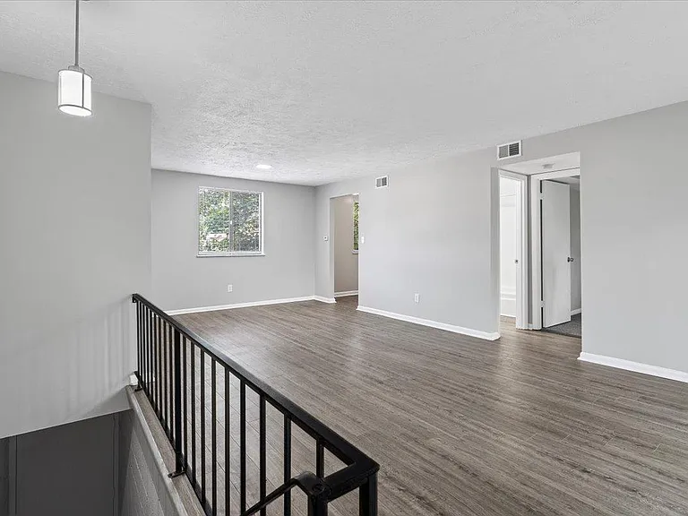 Shaler Highlands Apartments — Photo 14