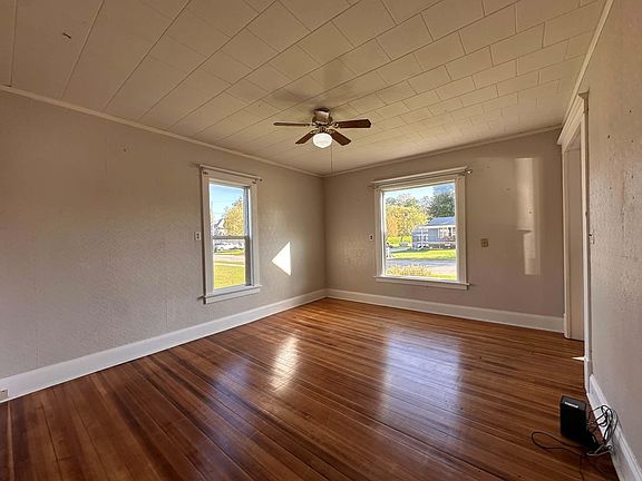 3rd image of 208 5th St NW