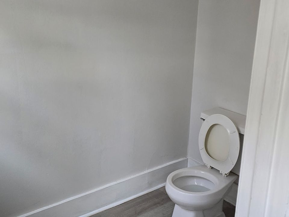 1st image of 886 Kaywood Dr