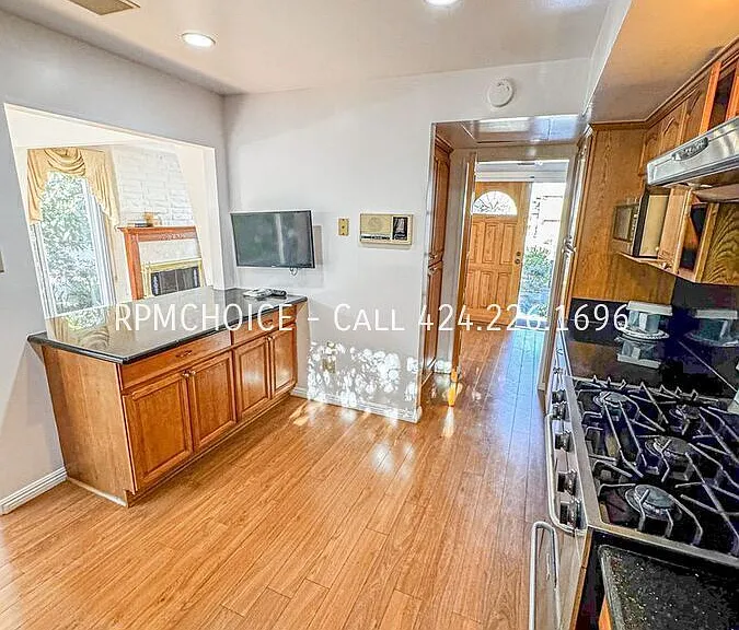 23821 Stanhurst Ave — Photo 6