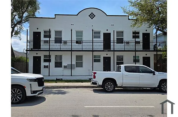 Building Photo - 1740 NW 1st Pl #1