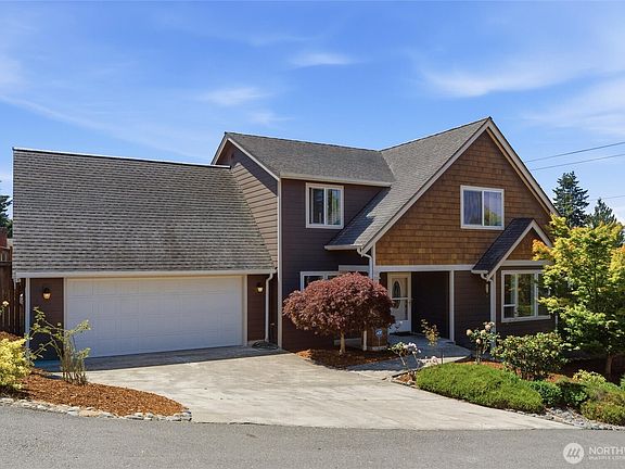 2nd image of 1601 NE Sarai Court