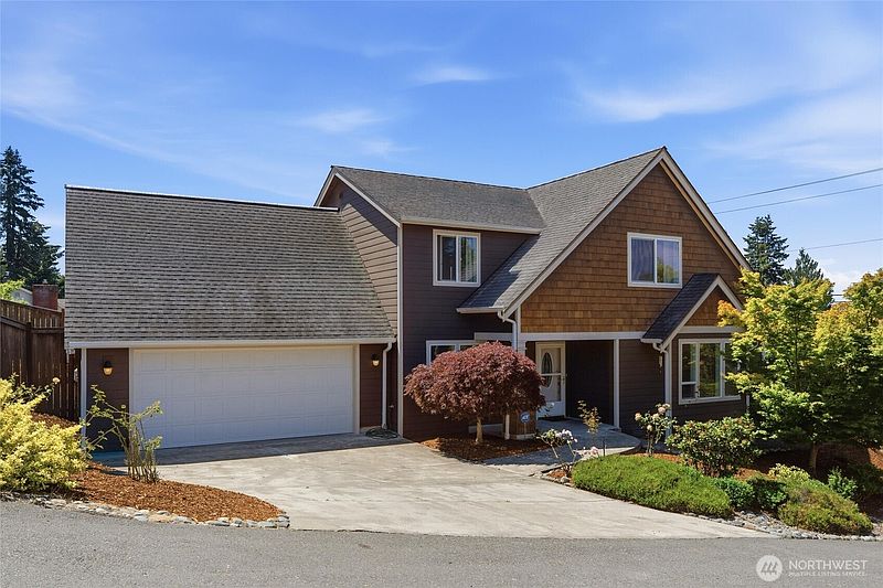 2nd image of 1601 NE Sarai Court