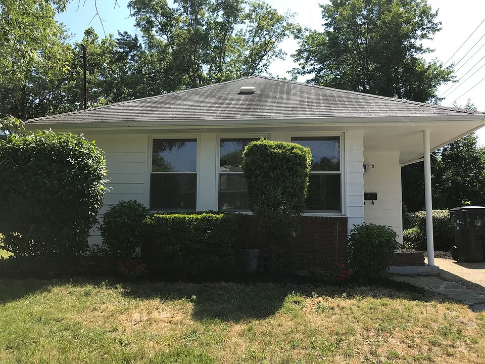 1st image of 3 Saratoga Pl
