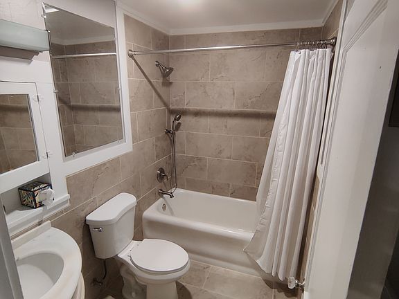 3rd image of 514 N Alder St