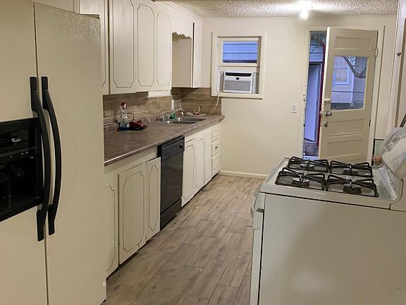 3rd image of 415 W Lincoln Ave