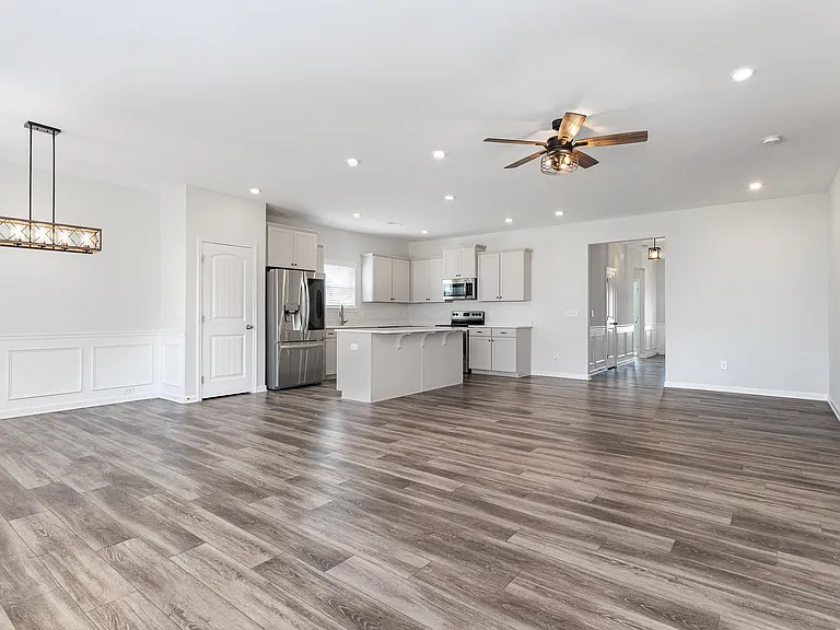 1313 London Meadow Way — Photo 5