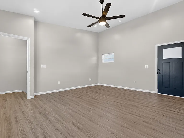 720 N Walnut St #14 — Photo 20