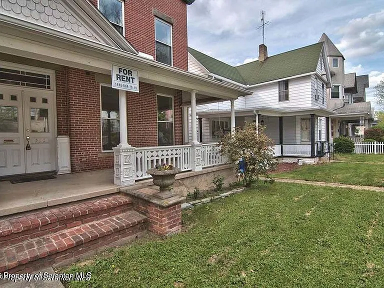 533 Quincy Ave — Photo 2