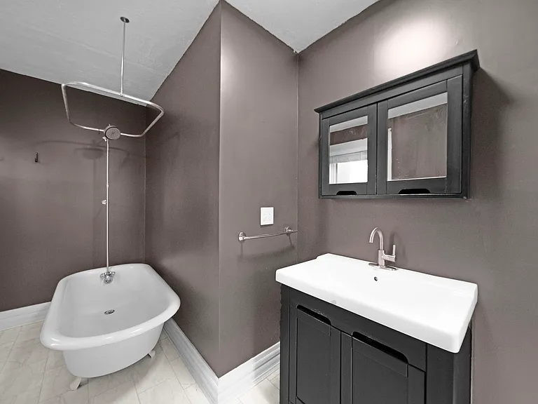 335 W 2nd Ave — Photo 32
