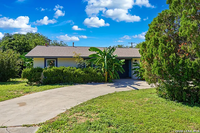 3 bed, 1.0 bath, 1186 sqft, $1,500 — Photo 2
