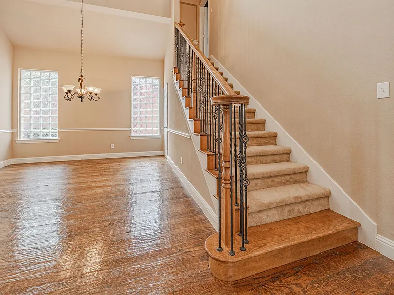2200 Stone Creek Dr — Photo 7