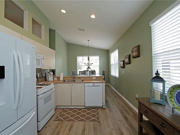 5th image of 868 Wolf Creek St