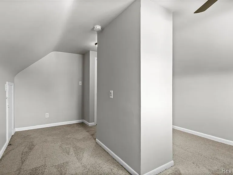 7331 Drexel St — Photo 21