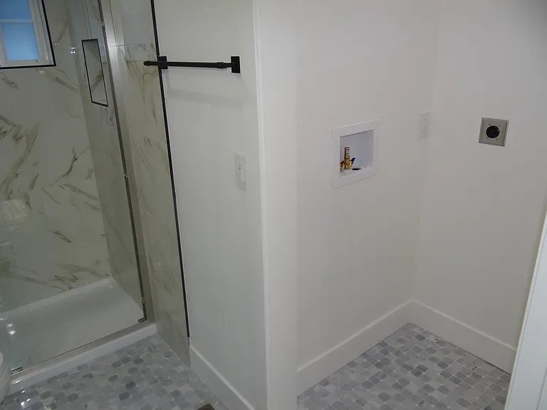 450 Rose Ave — Photo 15