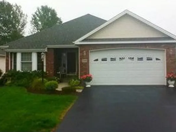 5595 Hidden Lake Dr, Lockport, NY 14094