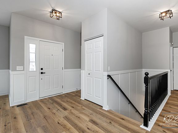 3rd image of 733 S Mecosta Ln