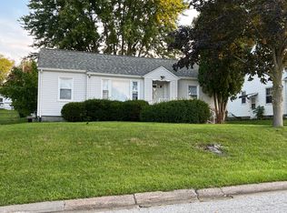 106 Middle Rd, Muscatine, IA 52761