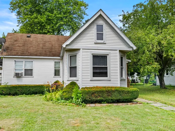 407 S Main St, Grant Park, IL 60940