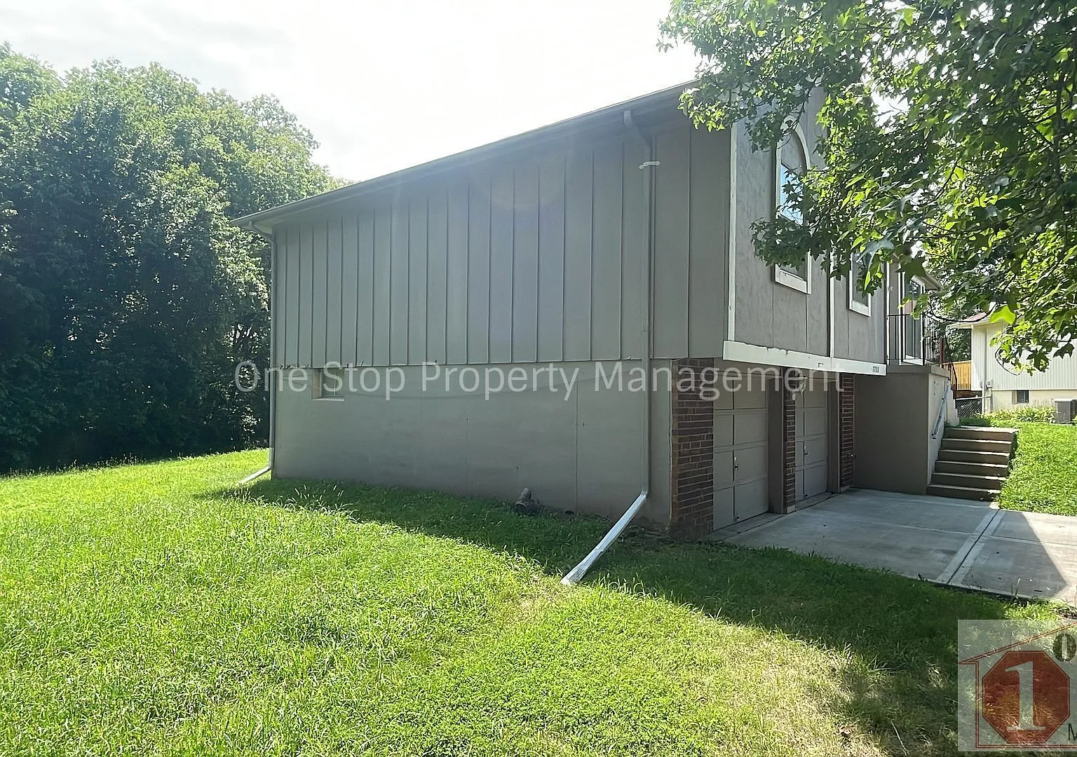 New Price! 3 Bedroom, 2.5 Bathroom with 2 Car Garage in Independence, Missouri — Photo 3