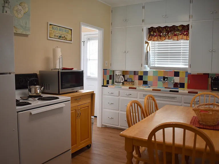 Eat-in kitchen