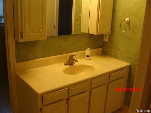 4th image of 8200 Woodcrest Dr