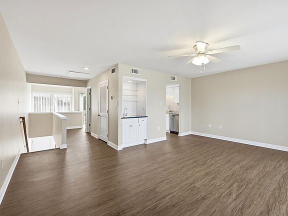 2nd image of 1000 11th Ave. N #102