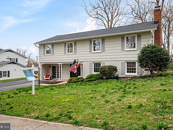 2nd image of 903 Old County Rd