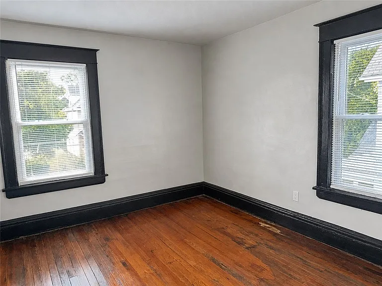 52 Winterroth St — Photo 13