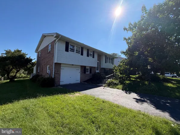 608 Beach St, Reading, PA 19605