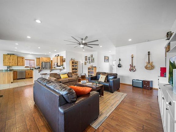 5th image of 727 Mississippi Drive