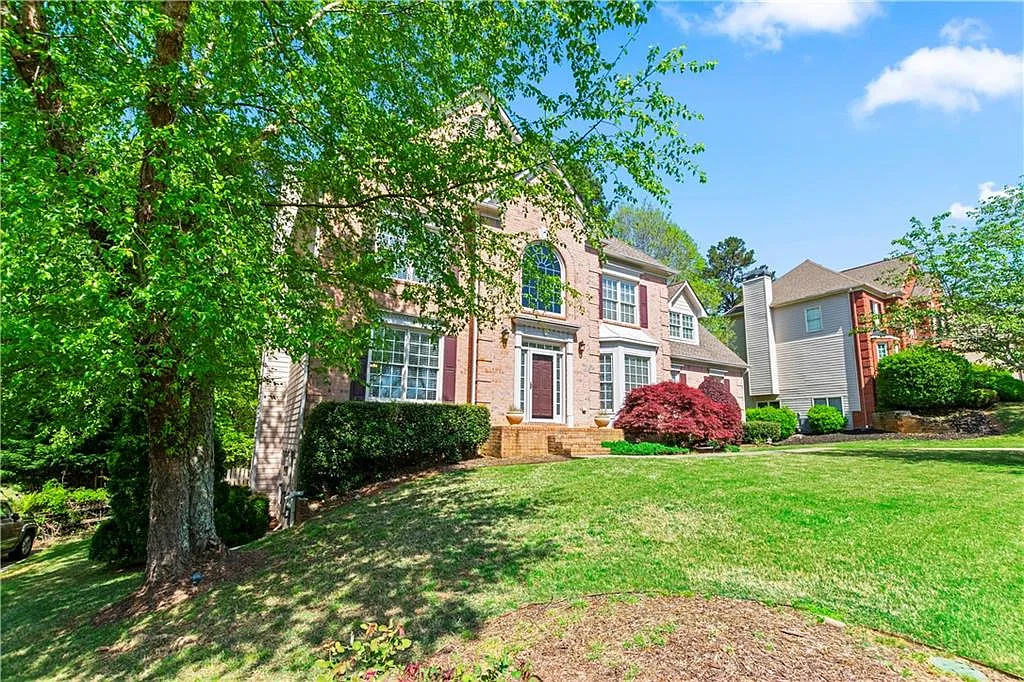 5 bed, 3.5 bath, 3957 sqft, $5,000 — Photo 2