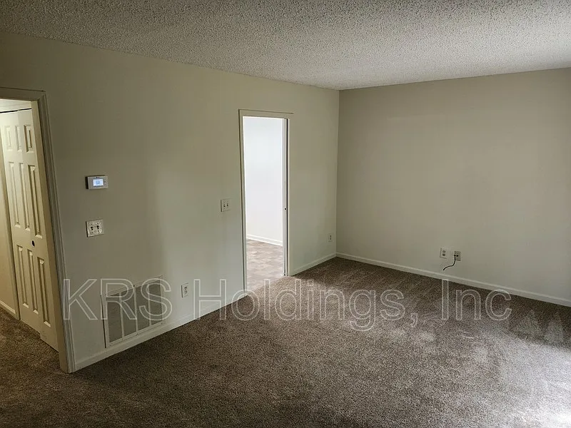 2 bed, 1.5 bath, 1270 sqft, $1,395 — Photo 3