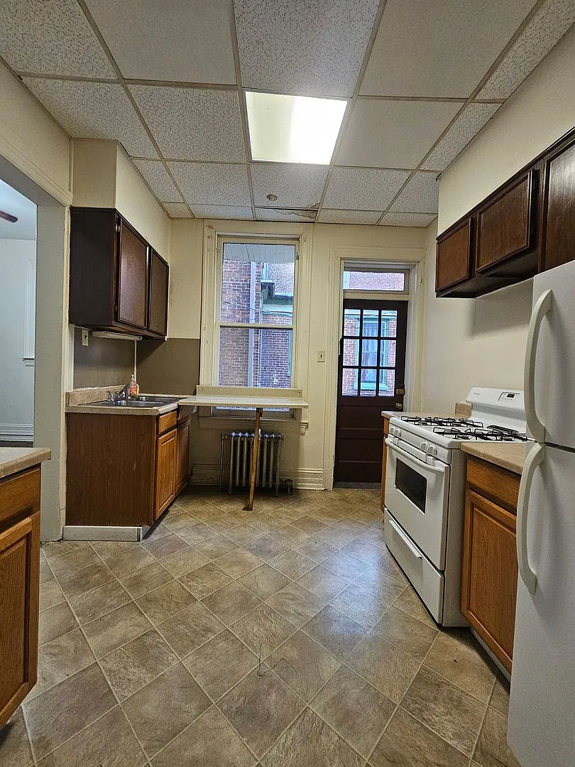 152 E. Philadelphia Street — Photo 2