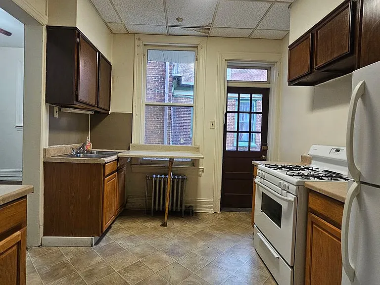 152 E Philadelphia St — Photo 2