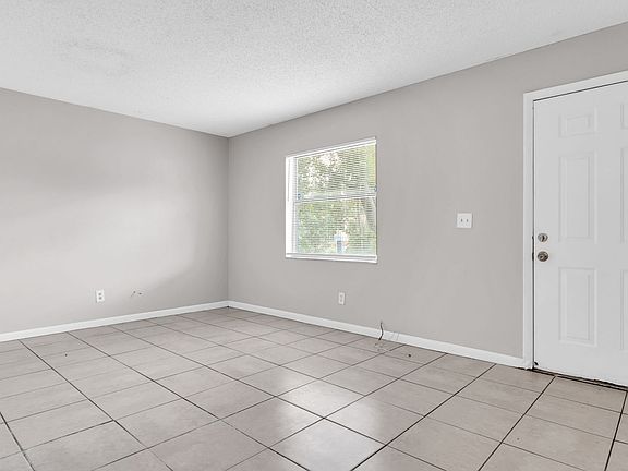 5th image of 3912 10th Ave S