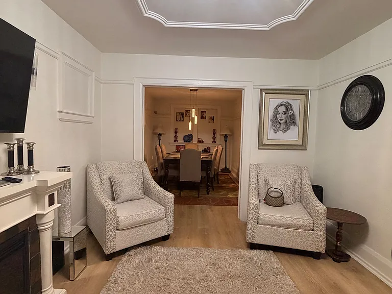 30 Bowie Ave — Photo 4